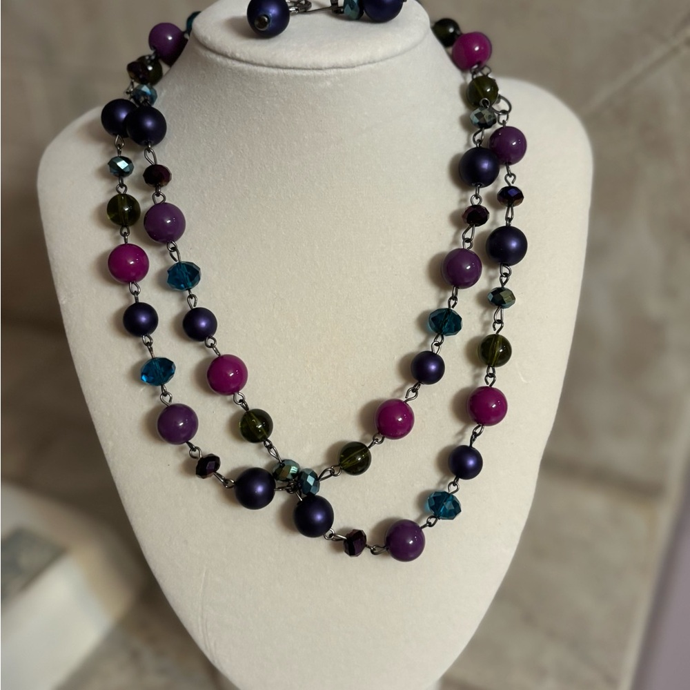 Elegant Beaded Necklace and earring set - Picture 1 of 3